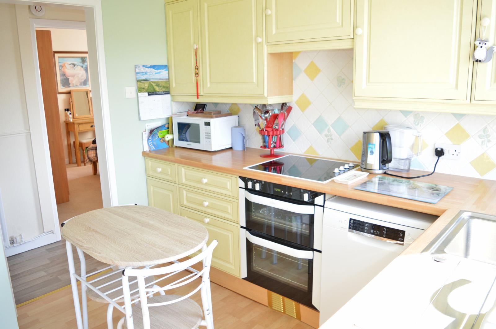 A KITCHEN 2.JPG